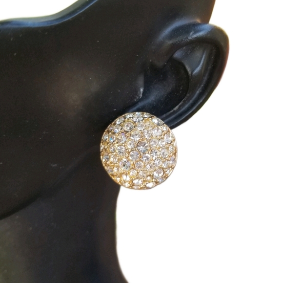 SWAROVSKI VINTAGE 1990s GOLDTONE & PAVE CRYSTAL ROUND CLIP ON EARRINGS - Picture 1 of 7